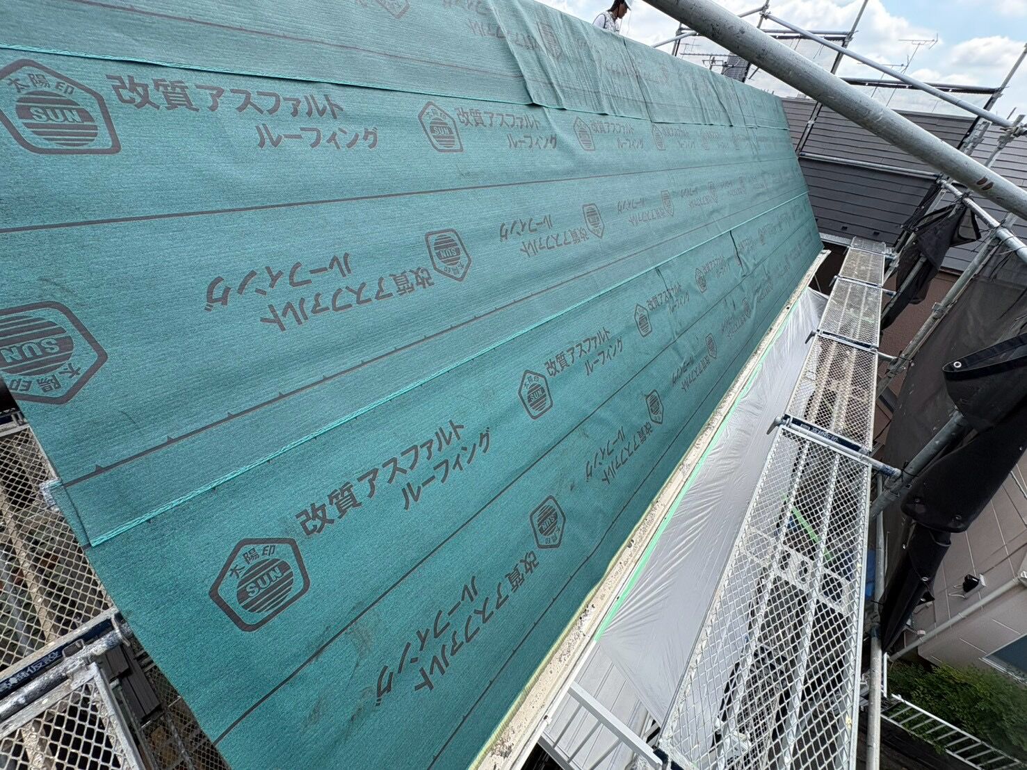 横段ルーフカバー工法